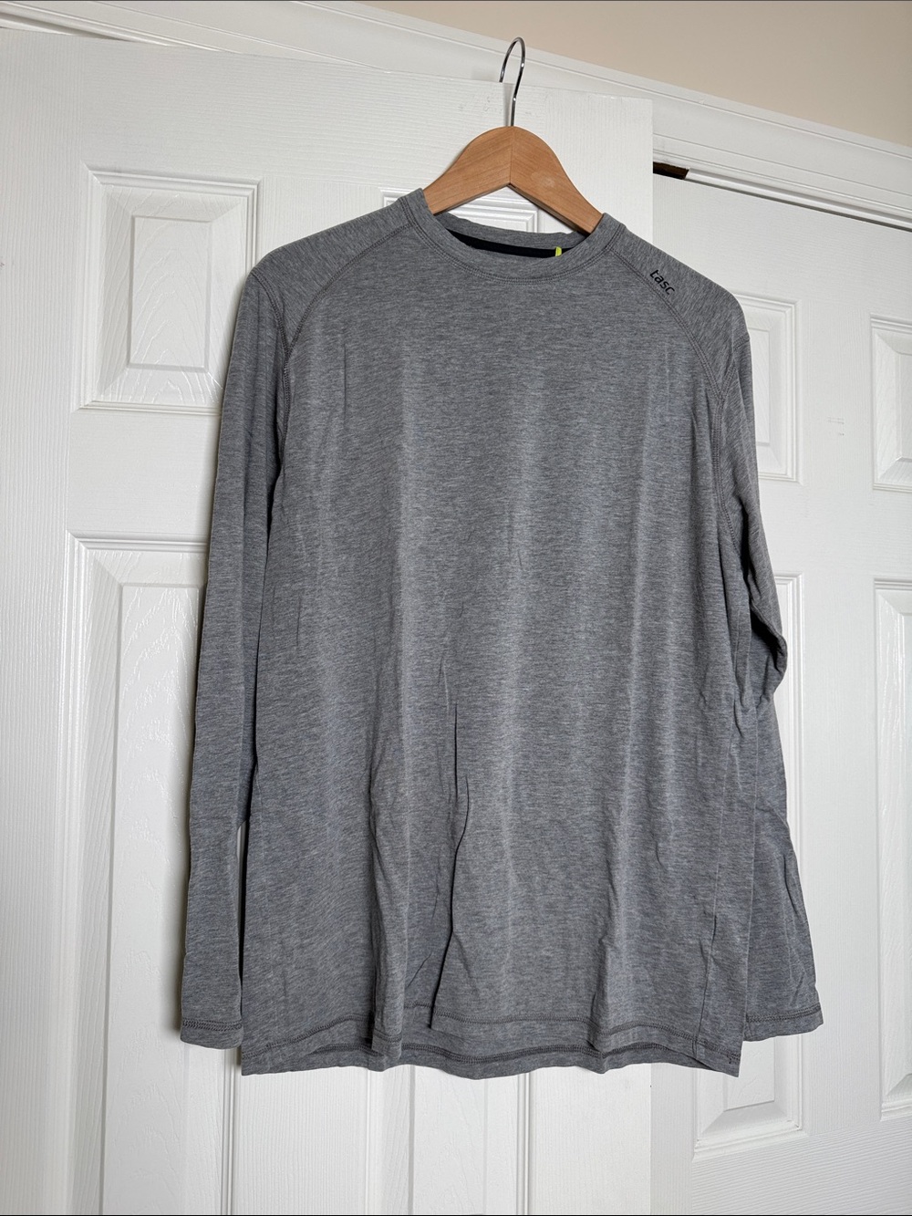 Lightweight Grey Tasc Long-Sleeve Performance Shirt - Bamboo size M